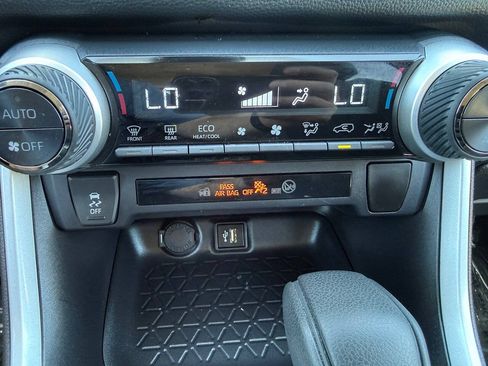 Used 2025 Toyota RAV4 LE AWD/4WD image 39