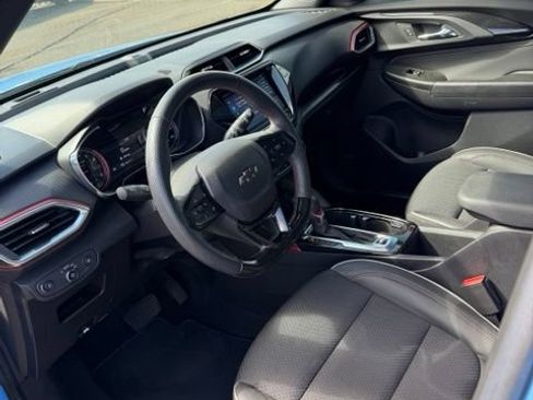 Used 2023 Chevrolet TrailBlazer RS w/ Sun and Liftgate Package FWD image 17