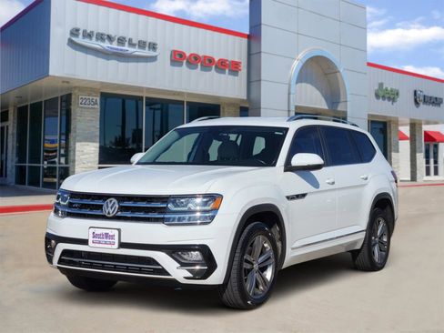 Used 2019 Volkswagen Atlas SE w/ Towing Package image 2