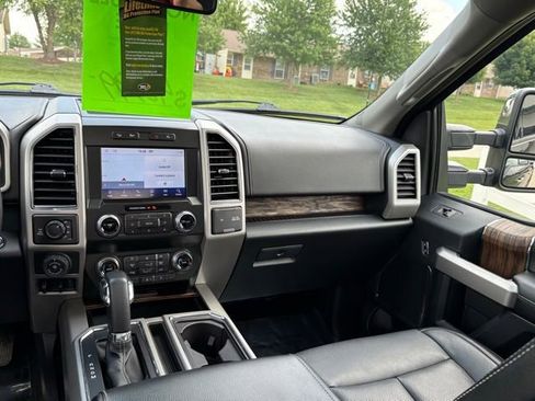 Used 2019 Ford F150 Lariat w/ Equipment Group 502A Luxury AWD/4WD image 28