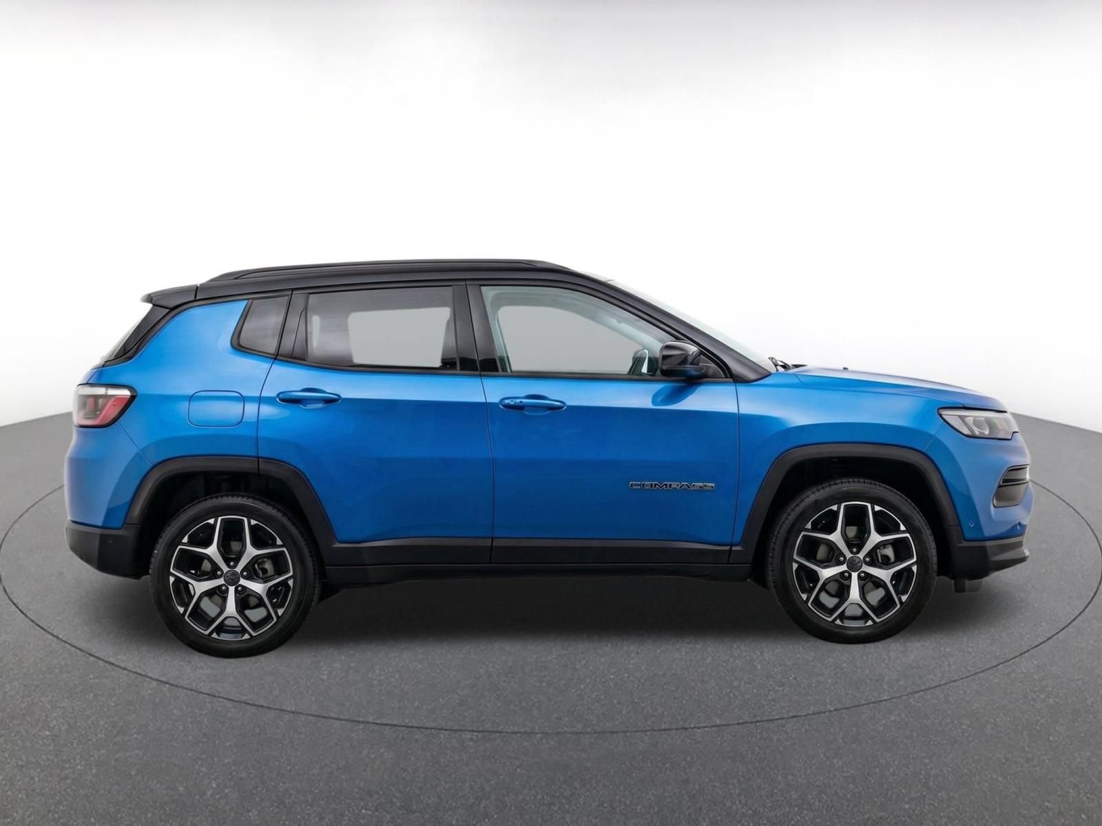 Used 2025 Jeep Compass Limited AWD/4WD image 9