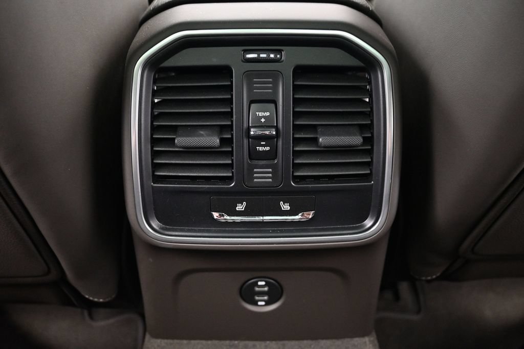 Used 2023 Porsche Macan AWD/4WD image 8