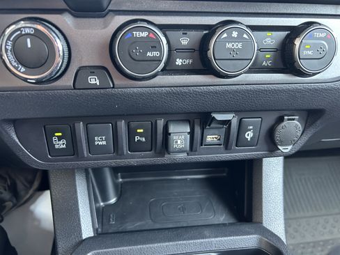Certified 2023 Toyota Tacoma TRD Sport w/ Technology Package AWD/4WD image 29