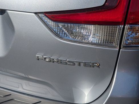 Used 2019 Subaru Forester Premium image 23