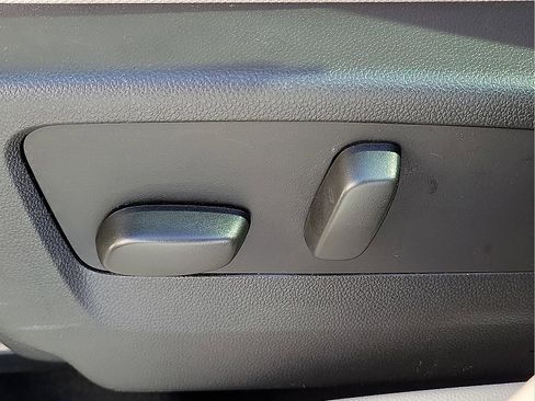 Used 2023 Buick Envision Avenir FWD image 12