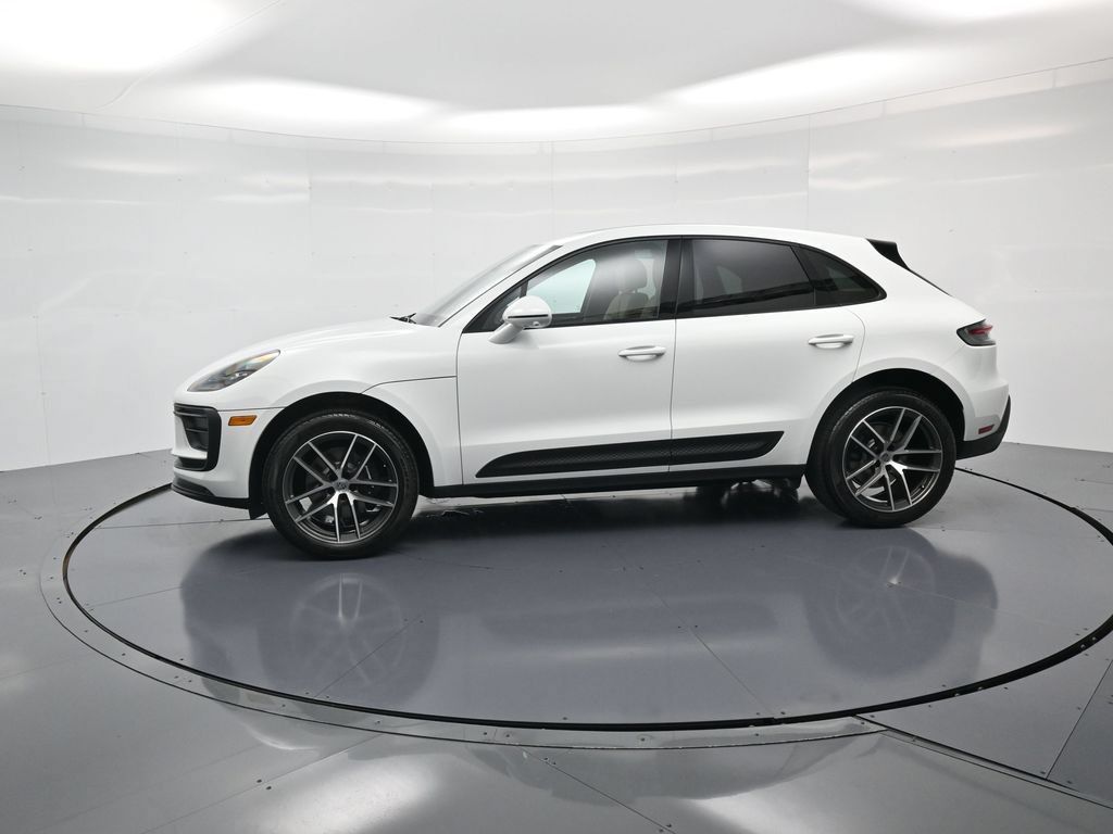 Certified 2026 Porsche Macan AWD/4WD image 2