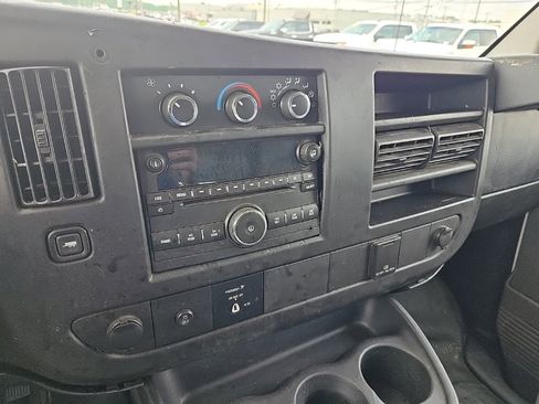 Used 2015 Chevrolet Express 2500 image 17