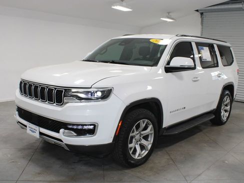 Used 2022 Jeep Wagoneer Series II AWD/4WD image 4