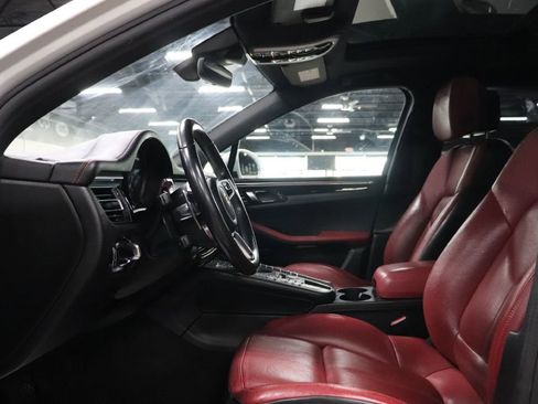 Used 2020 Porsche Macan image 10