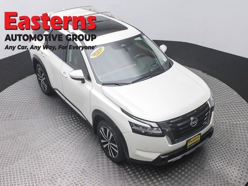 Used 2023 Nissan Pathfinder Platinum AWD/4WD image 3