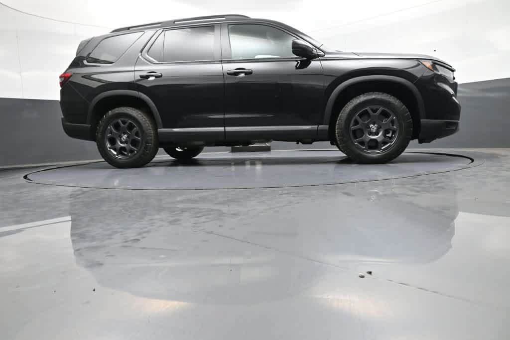 Certified 2024 Honda Pilot TrailSport image 30