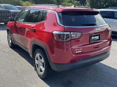 Used 2024 Jeep Compass Latitude AWD/4WD image 7
