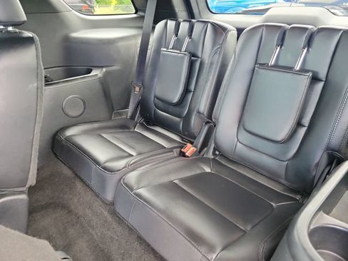 Used 2017 Ford Explorer XLT w/ Equipment Group 202A AWD/4WD image 29