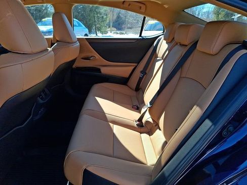 Used 2025 Lexus ES 350 w/ Premium Package image 10