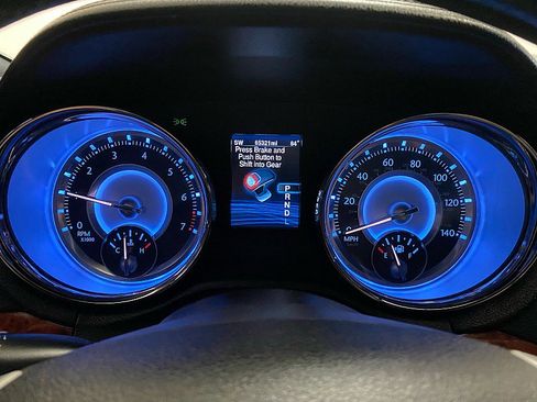 Used 2013 Chrysler 300 image 18