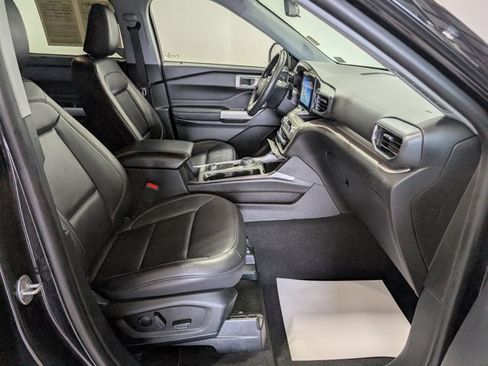 Used 2022 Ford Explorer XLT AWD/4WD image 19