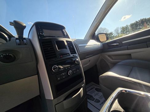 Used 2008 Dodge Grand Caravan SXT image 21