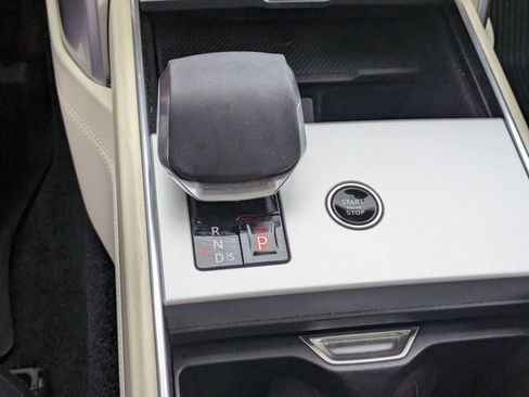 Used 2024 Land Rover Range Rover Autobiography image 23