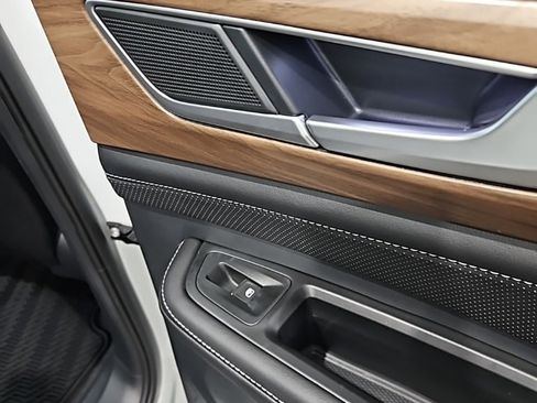 New 2026 Volkswagen Atlas SE image 16