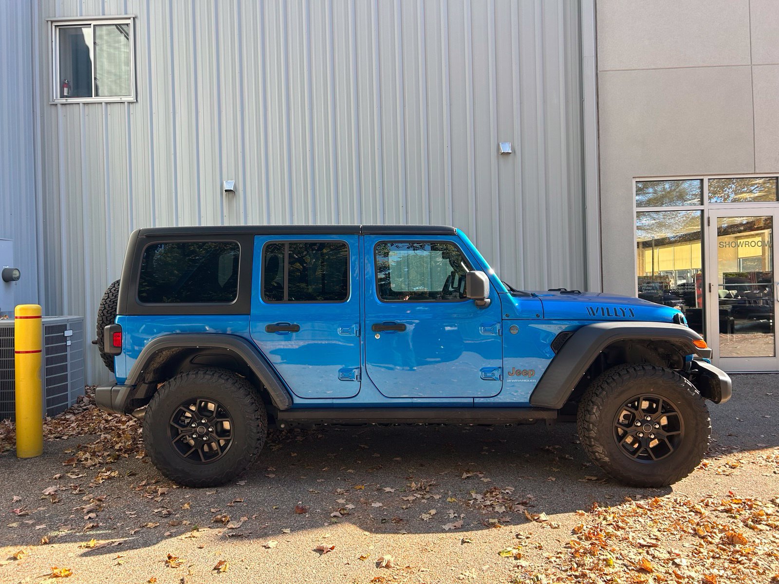 Used 2024 Jeep Wrangler Unlimited AWD/4WD image 4