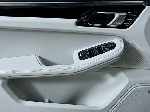 New 2025 Porsche Macan image 11
