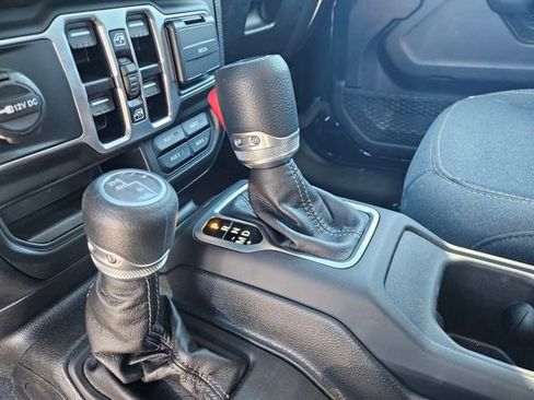 Used 2025 Jeep Gladiator Sport image 24