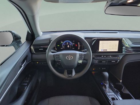 Used 2025 Toyota Camry LE image 20
