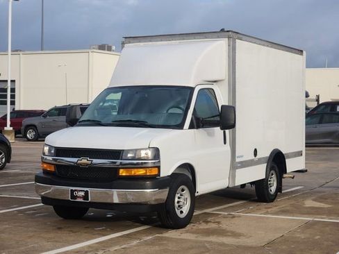 Used 2025 Chevrolet Express 3500 w/ Power Convenience Package image 10