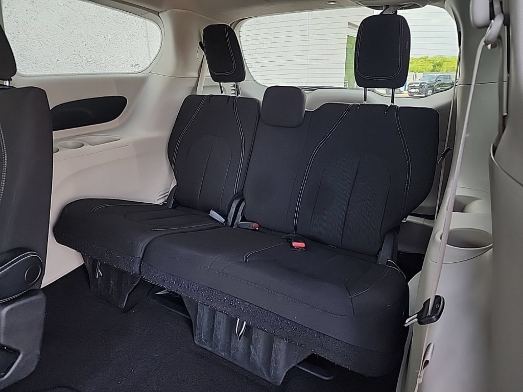 Used 2023 Chrysler Voyager LX FWD image 22