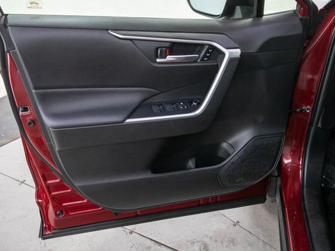 Used 2020 Toyota RAV4 XLE Premium AWD/4WD image 19