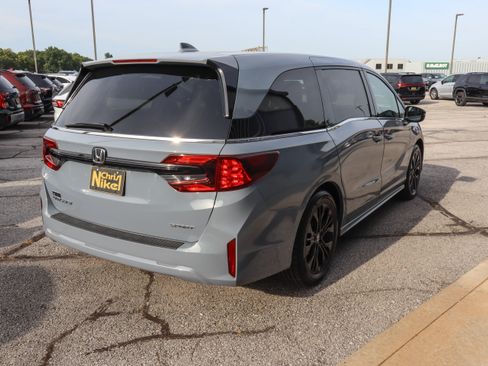 Used 2025 Honda Odyssey Sport-L image 4
