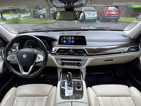 Used 2018 BMW 750i xDrive AWD/4WD image 21