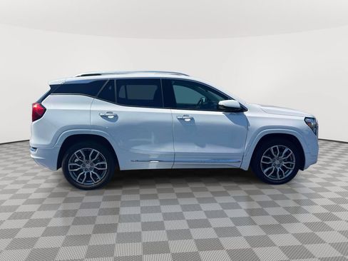 Used 2022 GMC Terrain Denali w/ Denali Premium Package AWD/4WD image 3