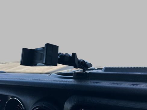 Used 2021 Jeep Wrangler Unlimited Sahara image 30