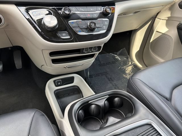 Used 2024 Chrysler Pacifica Touring-L FWD image 23