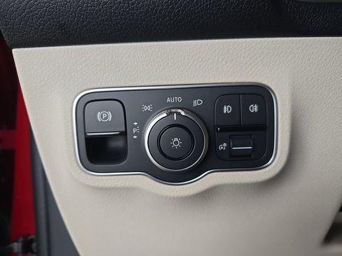 Used 2026 Mercedes-Benz GLB 250 image 28