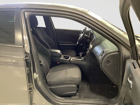 Used 2019 Dodge Charger SXT RWD image 19