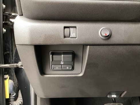 Used 2023 Chevrolet Colorado Trail Boss w/ Technology Package image 25