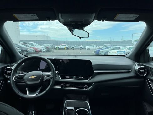 Used 2025 Chevrolet Equinox LT FWD image 33