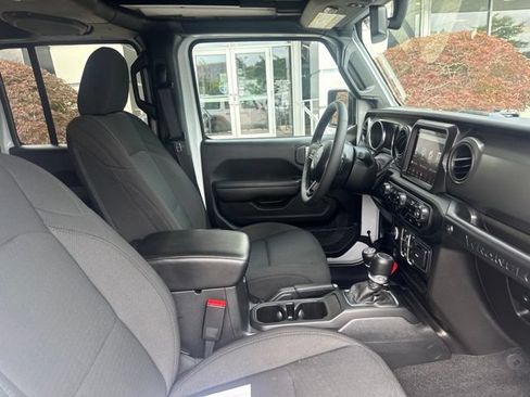 Used 2023 Jeep Wrangler Unlimited w/ Sun & Screen Package AWD/4WD image 36