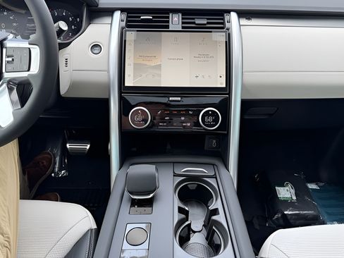 Certified 2026 Land Rover Discovery Limited Edition AWD/4WD image 23