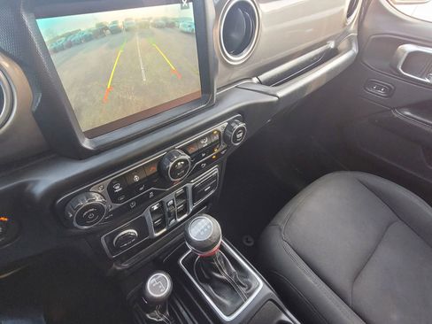 Used 2018 Jeep Wrangler Unlimited Sahara AWD/4WD image 28