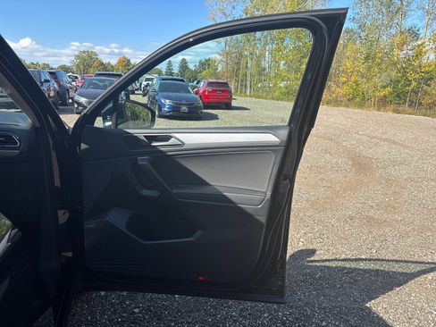 Used 2022 Volkswagen Tiguan S image 25