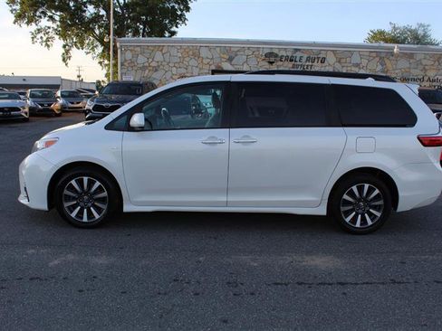 Used 2020 Toyota Sienna XLE AWD/4WD image 4