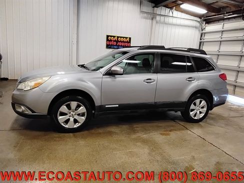 Used 2011 Subaru Outback 2.5i Limited w/ PWR Moonroof Pkg image 5