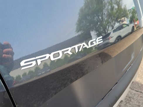 Used 2023 Kia Sportage LX FWD image 7