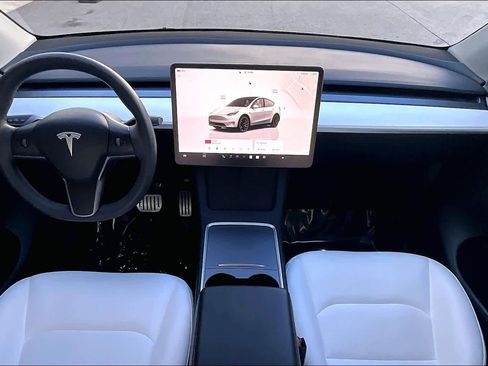 Used 2024 Tesla Model Y Performance image 14