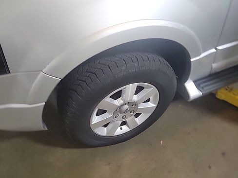 Used 2010 Ford Expedition Limited image 13