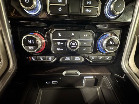 Used 2022 GMC Yukon Denali image 28