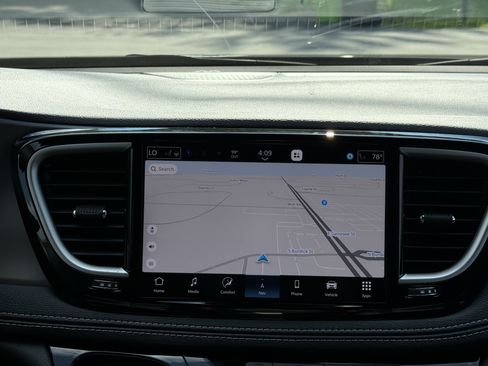 New 2027 Chrysler Pacifica Select w/ Family Tech Group AWD/4WD image 18